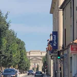 Hotels KYRIAD ORANGE Centre Ville - HOTEL & RESTAURANT & BAR - La Galerie d'Art des Princes - Provence Alpes Cote d'Azur - France - Proche A7-A9 - exit21- Chateauneuf-du-Pape Avignon Bollene Nimes - 24h-24h : photos des chambres