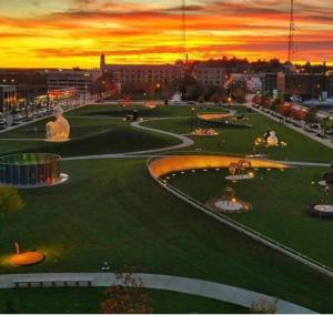 Quiet 1 Bed Studio Heart of Downtown