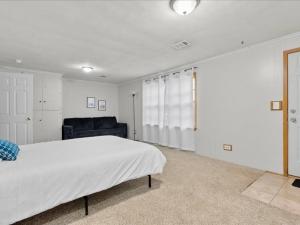 Charming Family Friendly 3BR Duplex Close to Drake