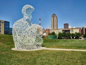 Beautiful 1 Bed Studio Apt Close to Hospitals!