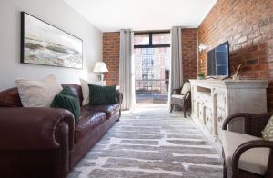 The Xrossing - free parking