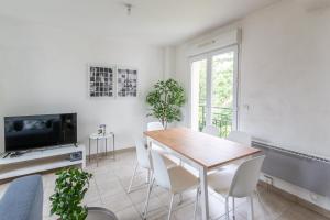 Le Poincaré, Proche Gare RER, Parking, Arrivée autonome