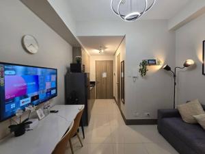 1BR Condotel with Balcony at FAME Residences #FM45