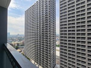 1BR Condotel with Balcony at FAME Residences #FM45