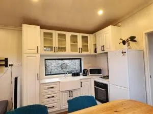 Cozy self contained Tiny Home - Woodville