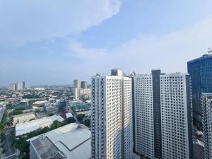 1BR Condotel with Balcony at FAME Residences #FM48