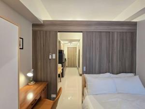 1BR Condotel with Balcony at FAME Residences #FM48