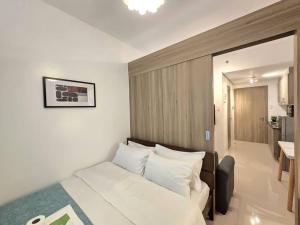 1BR Condotel with Balcony at FAME Residences #FM49