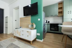 Dahlia Blooming Studio