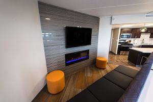 Downtown 1br Gem Steps Away From Wells Fargo