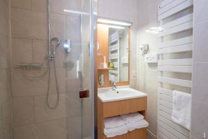 Hotels Logis Hotel & Restaurant des Lacs : photos des chambres