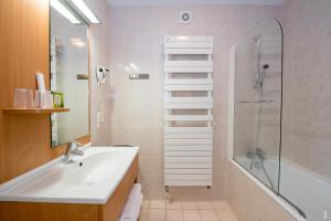 Hotels Logis Hotel & Restaurant des Lacs : photos des chambres