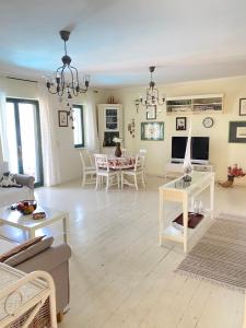 Apartment Tri Kiparisa - 4hvězdičkové hotely ve městě Tivat