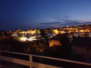 Apartments Toni - 3hvězdičkové hotely ve městě Rab