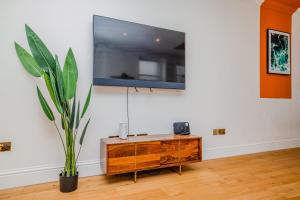 Free Parking I Beautiful 2 Bedroom Apartment Next To Brighton Beach