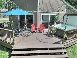 BearVaria AC, Hot Tub, Fire Pit Grill, FrisbeeGolf