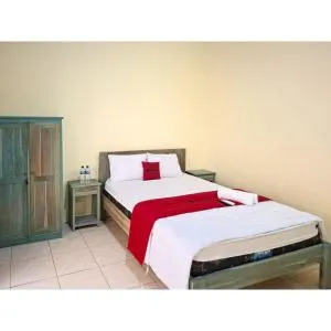 RedDoorz near Alun Alun Jepara - Sekemboe