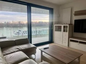 Eurovea riverside luxury condo - Ovsište