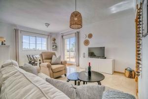 116 - Penthouse with Views and Pool, 5min away from Golf Course!