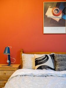 Hallam Sleek Central Apartment