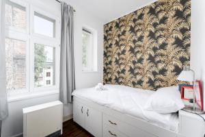 Old Town Spacious Apartment by BookingHost