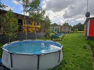 Domek letniskowy - żółty-całoroczny