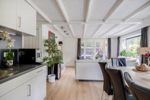 78 m2 Luxe Bos Chalet Welness Private Barrelsauna and HOTTUB and AIRCO