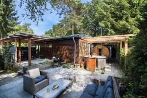 78 m2 Luxe Bos Chalet Welness Private Barrelsauna and HOTTUB and AIRCO