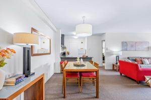 Apartment with City Views in East Perth