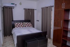 Bamgbose Apartments - Sleeps 4 - Parking - WiFi