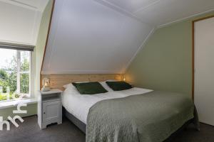 OV593 - 4P apartment in the heart of Giethoorn on the village canal