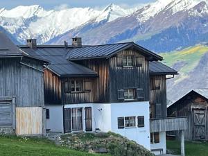 Casa Runs 7113 Camuns, Val Lumnezia