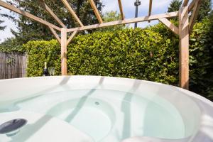 GREAT STAY - NATURE - Outside HOTTUB en SAUNA