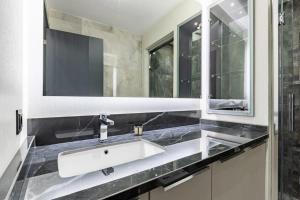 Brand New Duplex Wparking 2bd2bath Home #336