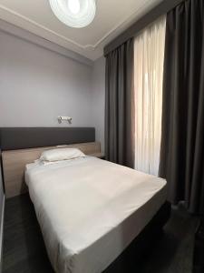 Single Room with French Bed room in Hotel Philia
