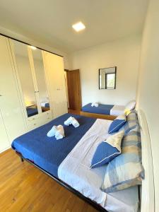 One-Bedroom Apartment with Balcony and Mountain View