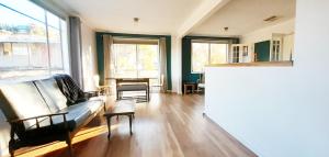 Country Cottage in Town