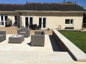 Stay at The lodge set in the grounds of a beautiful Manor House - 4-star hotels in Wimborne Minster