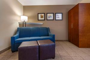 King Suite with Balcony - Non-Smoking room in Comfort Inn & Suites Ukiah Mendicino County