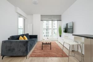 Spacious Apartment with Parking and access to Gym and Sauna by Noclegi Renters