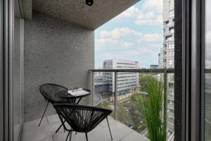 Spacious Apartment with Parking and access to Gym and Sauna by Noclegi Renters