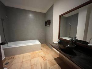 Angkor Daji Boutique