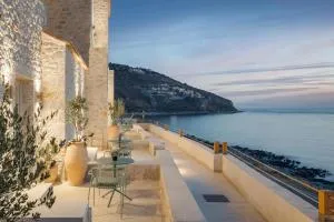 Yerma Suites Limeni - Neon Oitilon