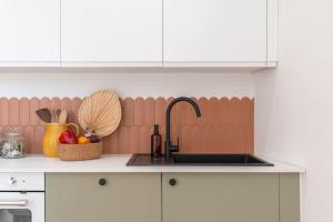 Charmant T3 sur jolie place, parking inclus, Clim