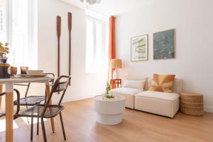 Charmant T3 sur jolie place, parking inclus, Clim