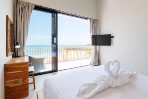 Beachfront Luxury Villa - Private Pool - 4 Masters