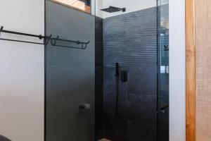 Beachfront Luxury Villa - Private Pool - 4 Masters