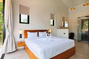 Beachfront Luxury Villa - Private Pool - 4 Masters