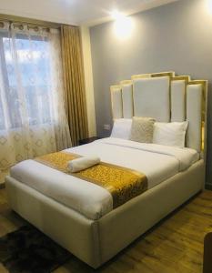 The smart ,beautifully furnished with unbeatable city views