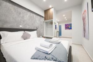 DK Mini Studio White Tower